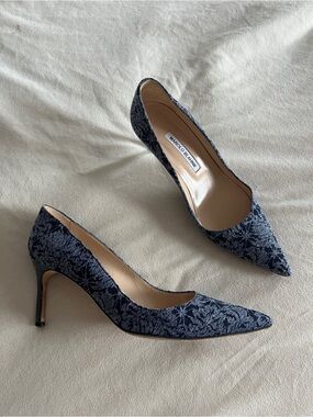 Manolo Blahnik Blue Point Toe Lace Floral Pattern Heels Size 40 US 10 Bridal